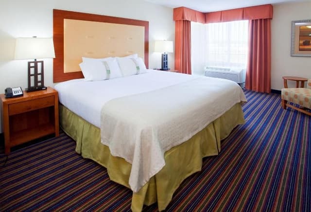 Deluxe Room, 1 King Bed, Corner