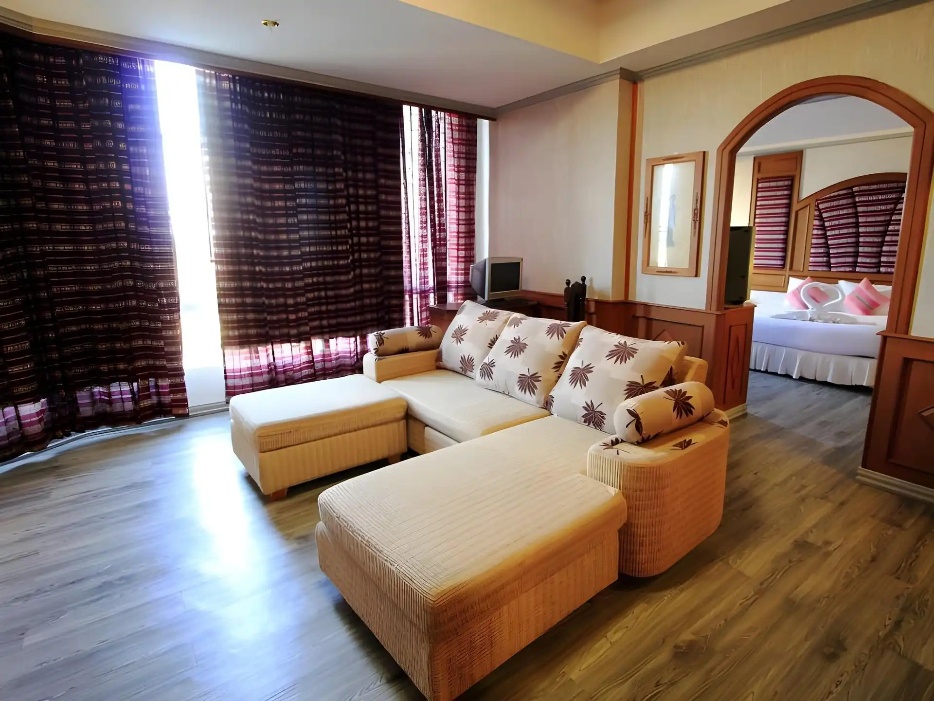 โรงแรมเทพนคร โรงแรมเทพนคร