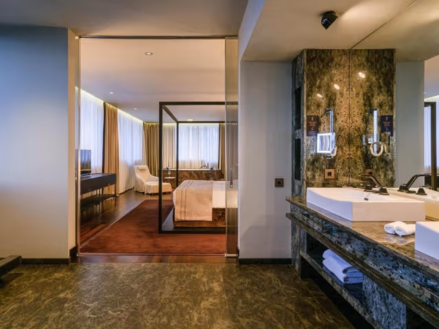 Prestige King Suite