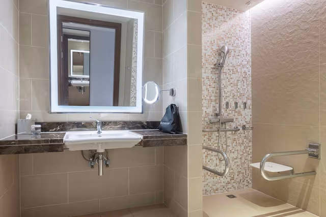 ACCESSIBLE GUEST ROOM WITH BALCONY/SEA VIEW