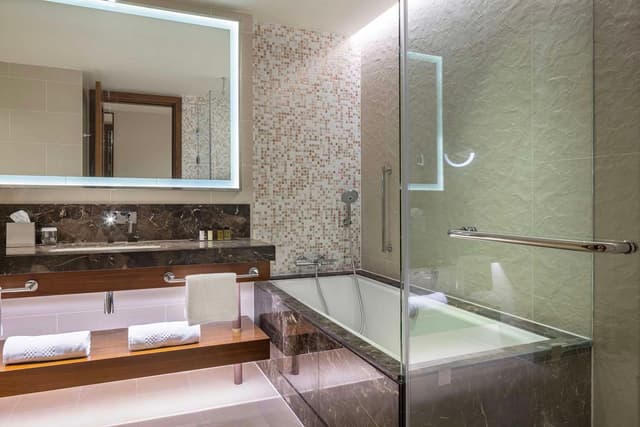 KING EXECUTIVE ROOM WITH BALCONY AND SEA VIEW