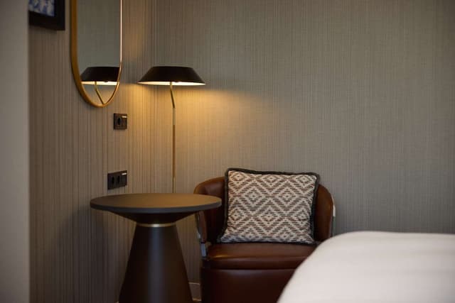 KING ONE BEDROOM SUITE WITH HARBOUR VIEW