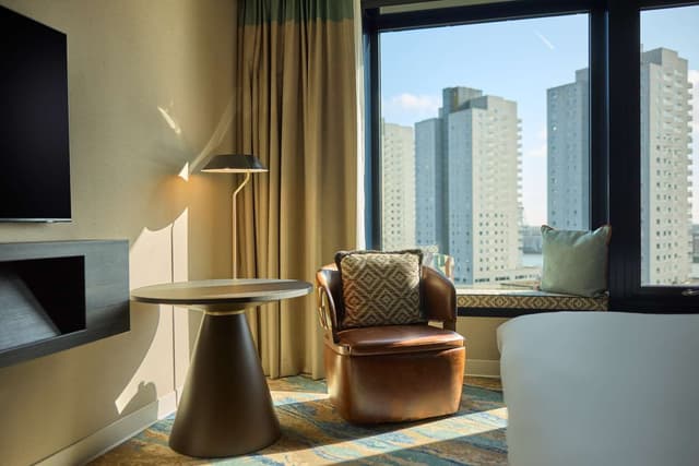 KING SUPERIOR SPA ROOM WITH HARBOUR VIEW