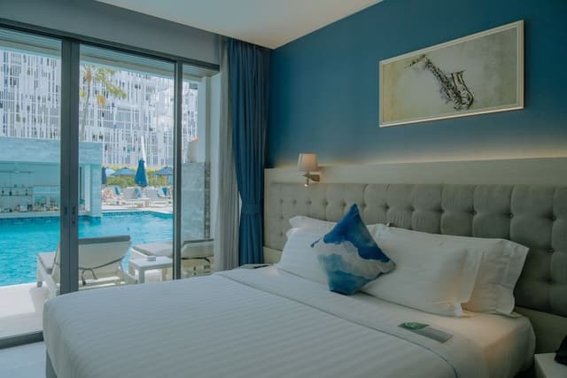 Deluxe Pool Access Room