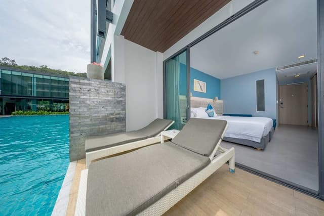 Deluxe Pool Access Room
