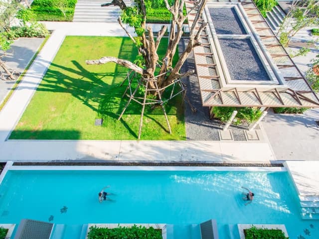 Superior Pool View