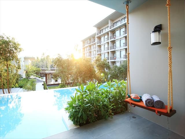 Superior Pool Access Room