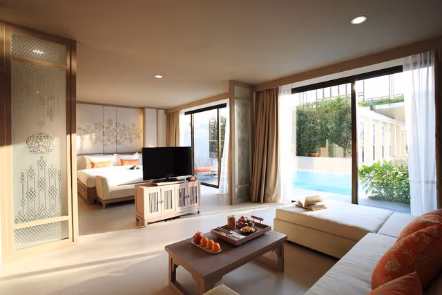 Junior Suite Pool Access