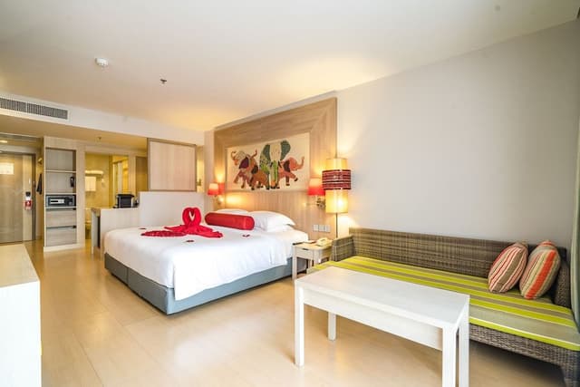 Premier Room, Pool View