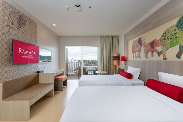 Deluxe Room - Breakfast