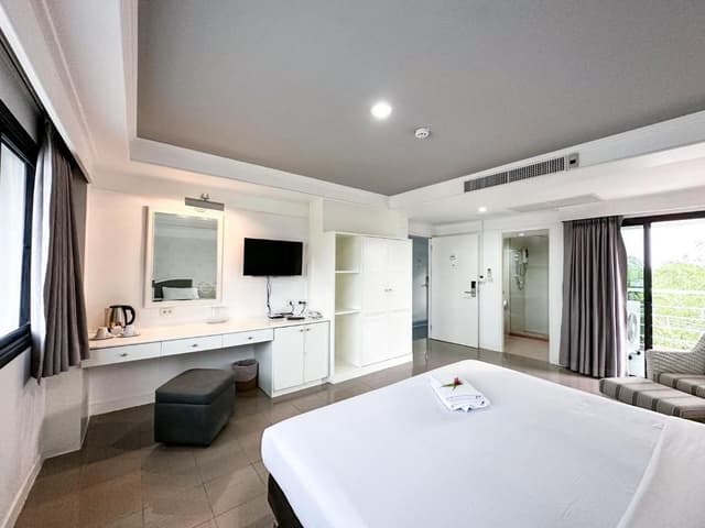 Corner Double Room