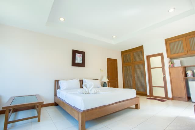 Lake View Room