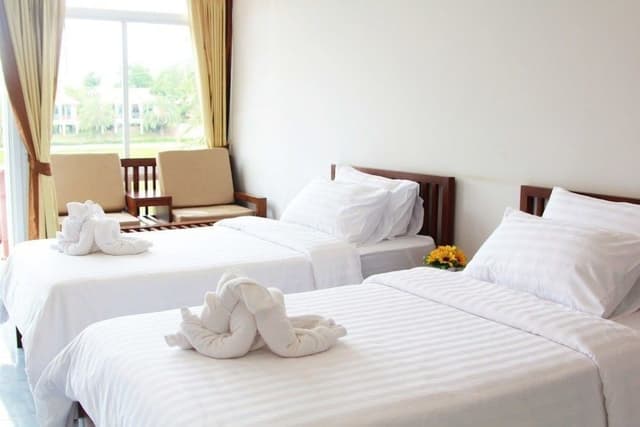 Room, Lake View