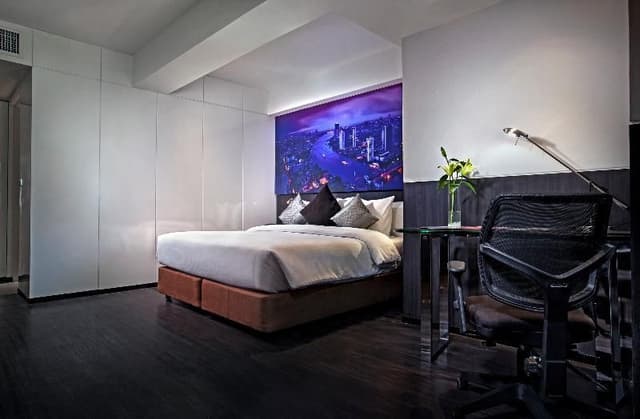 STUDIO CONNECTING ROOM