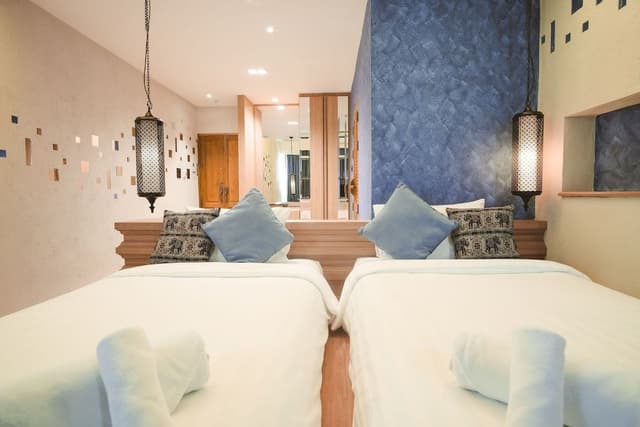 Deluxe Twin Room with Bathtub
