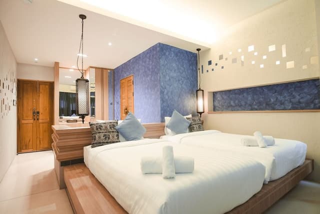 Deluxe Twin Room with Bathtub