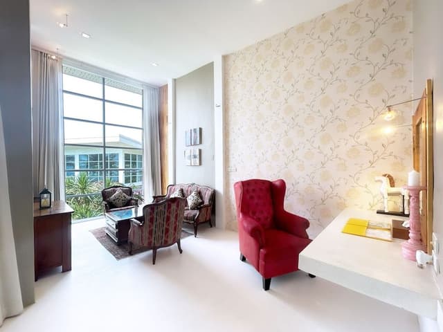 Partial Ocean View Suite
