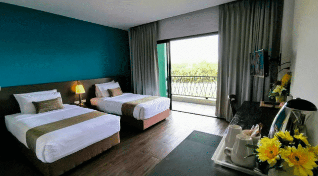 Superior Twin Room with City View