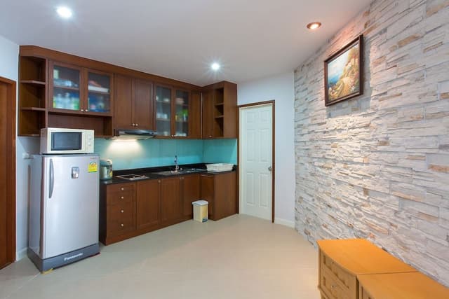 2 Bedroom Apartment with Sea View (Free WIFI in room)