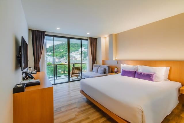 Deluxe Twin Room with Balcony