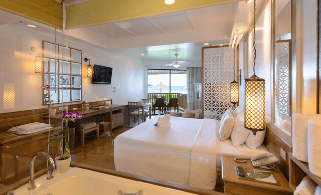 Junior Suite Oceanfront (Thani Wing)