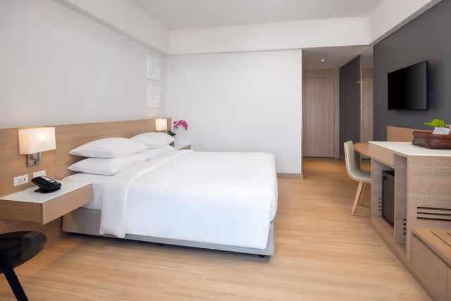 DELUXE ROOM, 1 king size bed, Balcony, Sea view