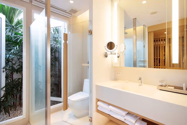 Junior Suite Pool Access