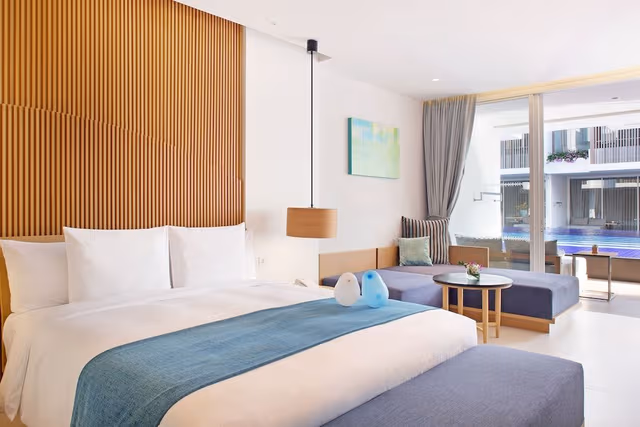 Junior Suite Pool Access