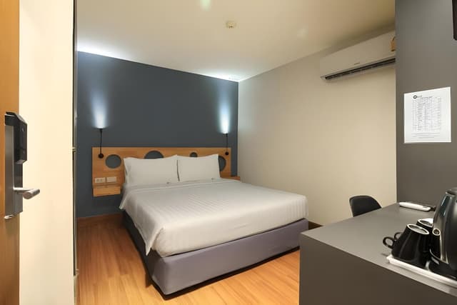 Standard Double Room, No Windows