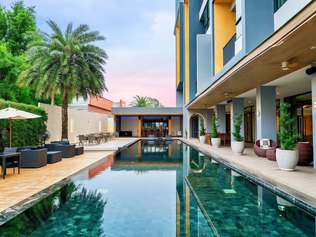 Suite Jacuzzi Pool View