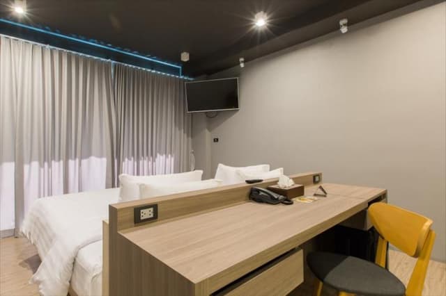 Grand Deluxe Pool Access Room