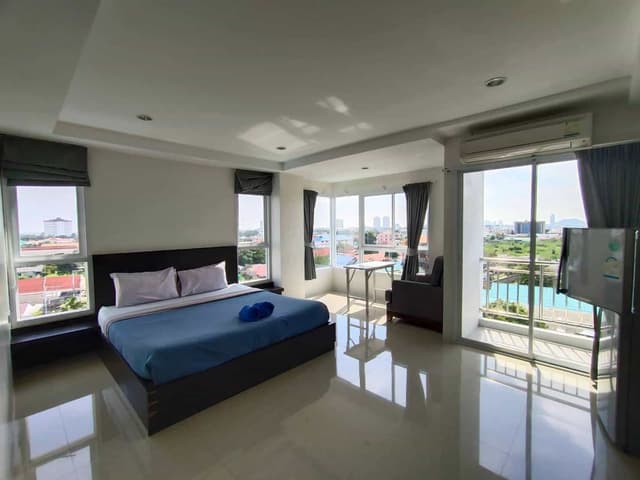 Studio Room
