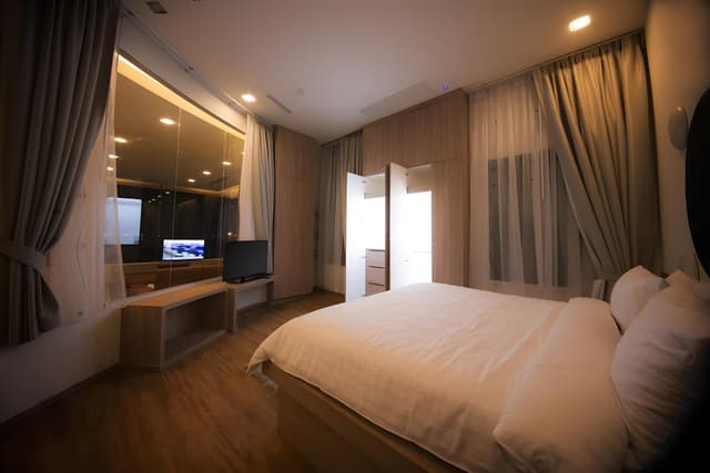 Family Penthouse, 2 Bedrooms, Lake View, Corner