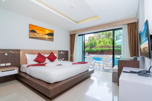 Deluxe Double Room with Pool Access