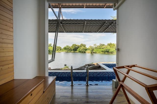 Poolside King Bed