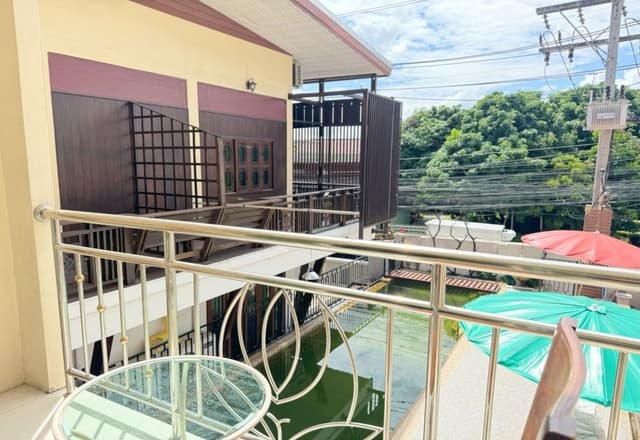 Deluxe Room, Pool View