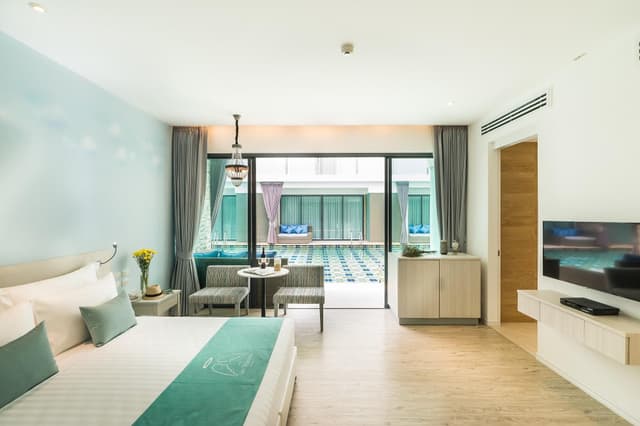 Deluxe Pool Access Room