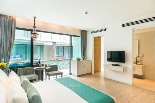 Deluxe Pool Access Room