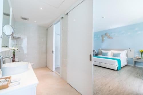 Deluxe Pool Access Room