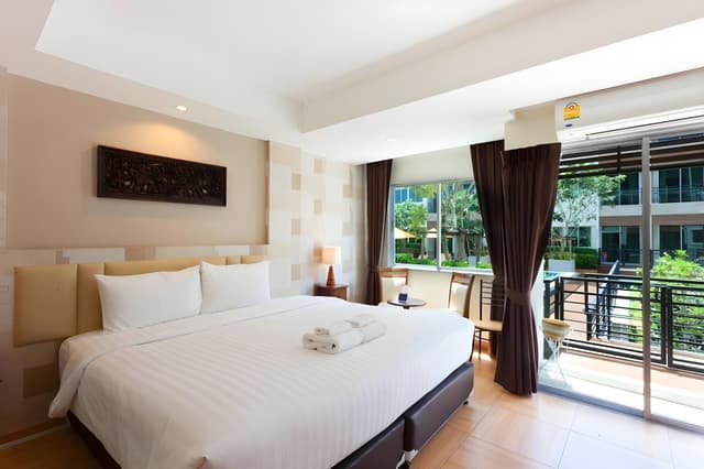 Premium Room, Pool Access