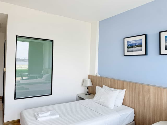 River Mountain View Room