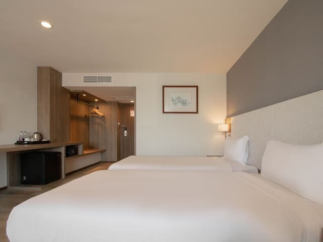 Superior Twin Room with City View