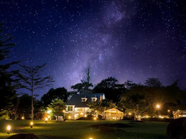 Deluxe Double or Twin Room with Mountain View