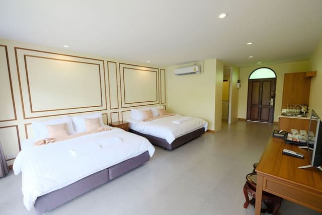Family Room, 2 Double Beds, Refrigerator, Garden View