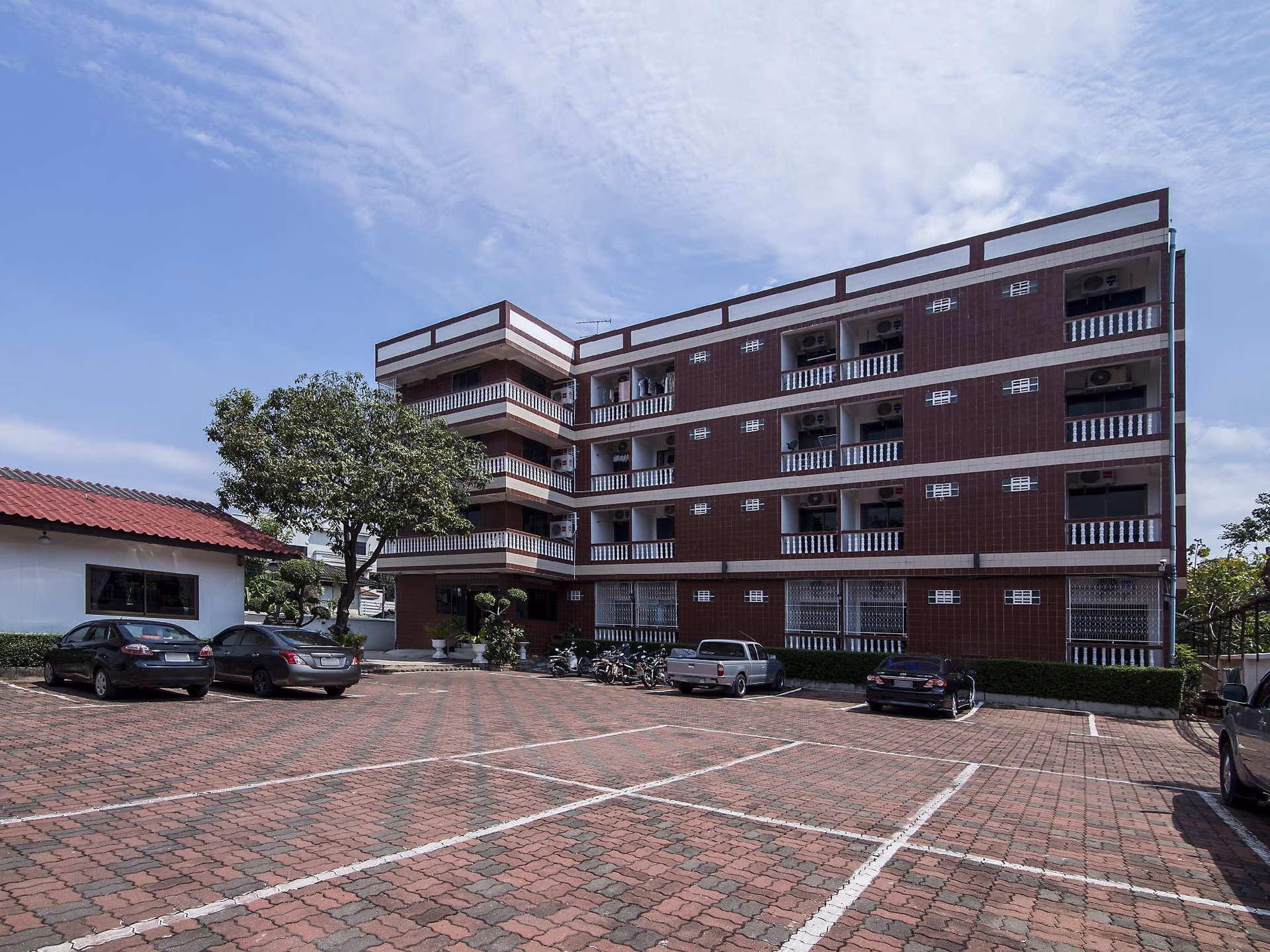 กู้ดเฮ้าส์ อพาร์ทเม้นท์ (Good Houses Apartment)2