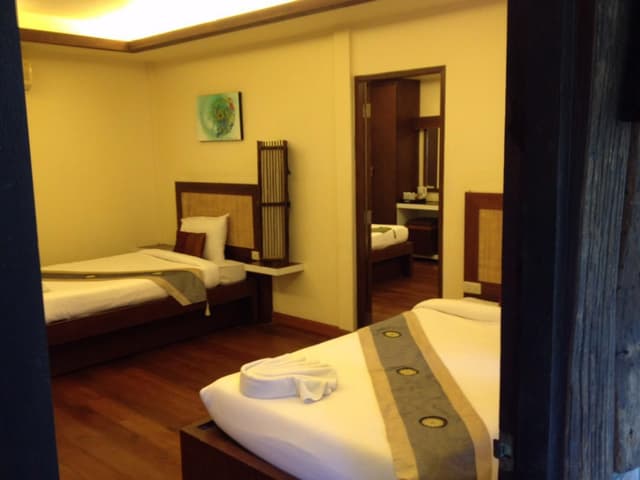 2 Adjoining Superior Rooms - Non-Smoking