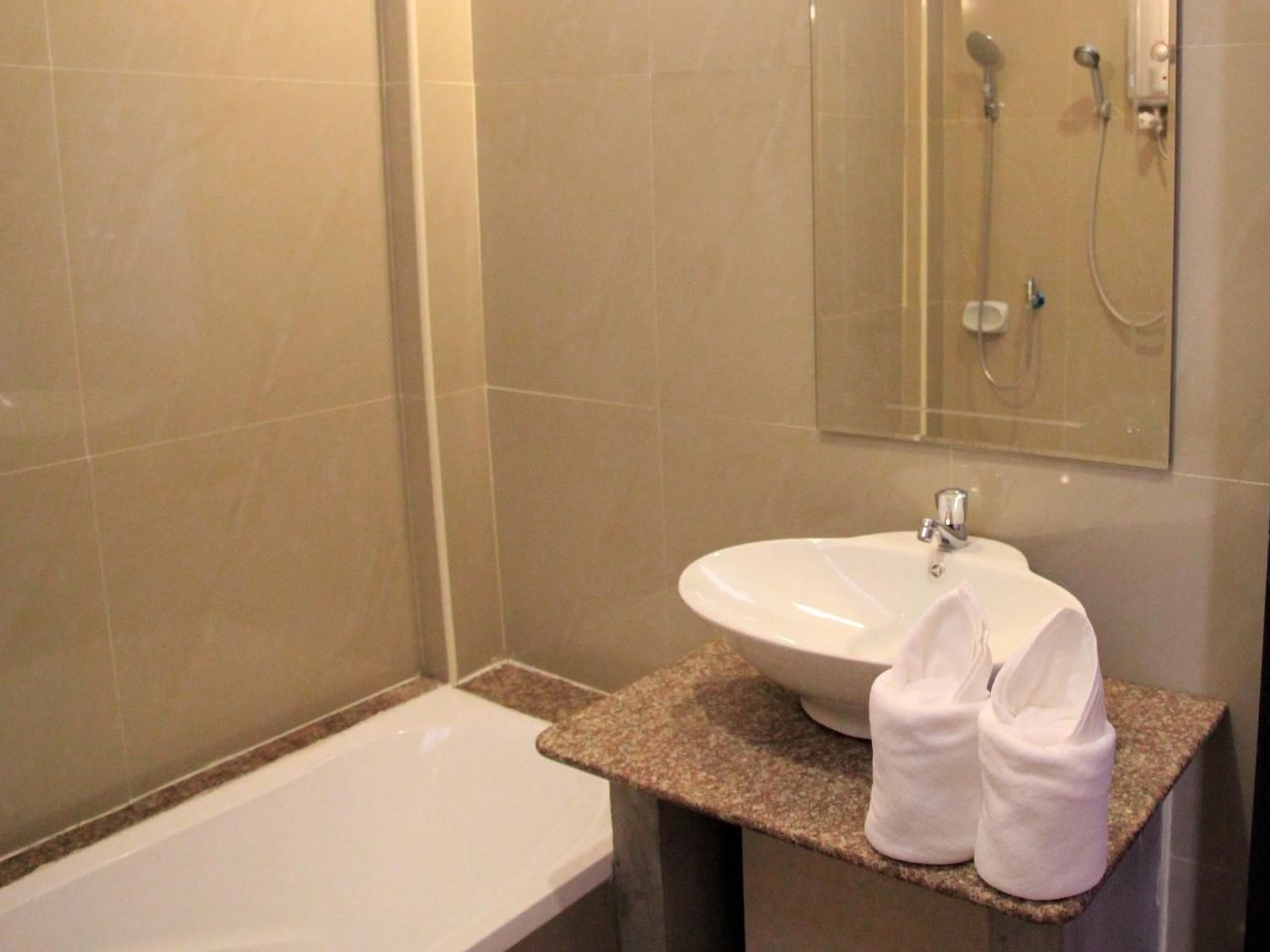 โรงแรม หัวไทร ปาล์มอินน์ (Huasai Palminn Hotel)1