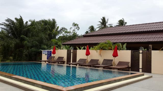 Villa Poolside