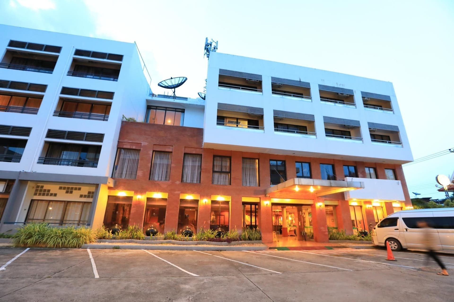 โรงแรมพิณ โรงแรมพิณ