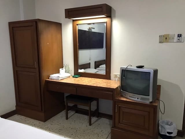 Economy Room